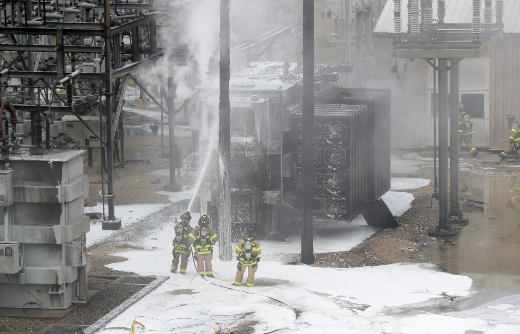 Explosion and fire Downtown leaves thousands without power